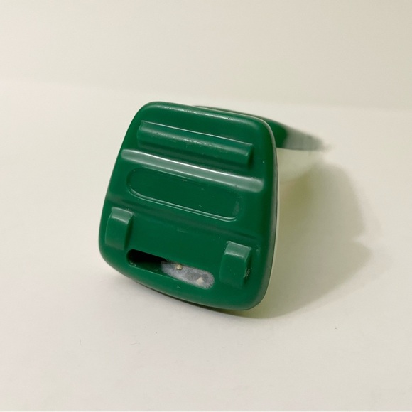 Vintage Sindy Pedigree Vacuum Cleaner and Garbage Can Doll Accessories - Picture 6 of 16